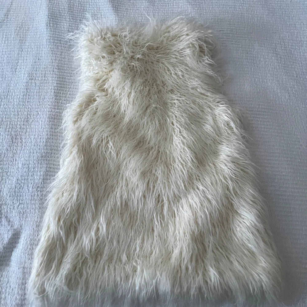 Ralph Lauren Cream Faux Fur Vest Size L NWT - Picture 4 of 5